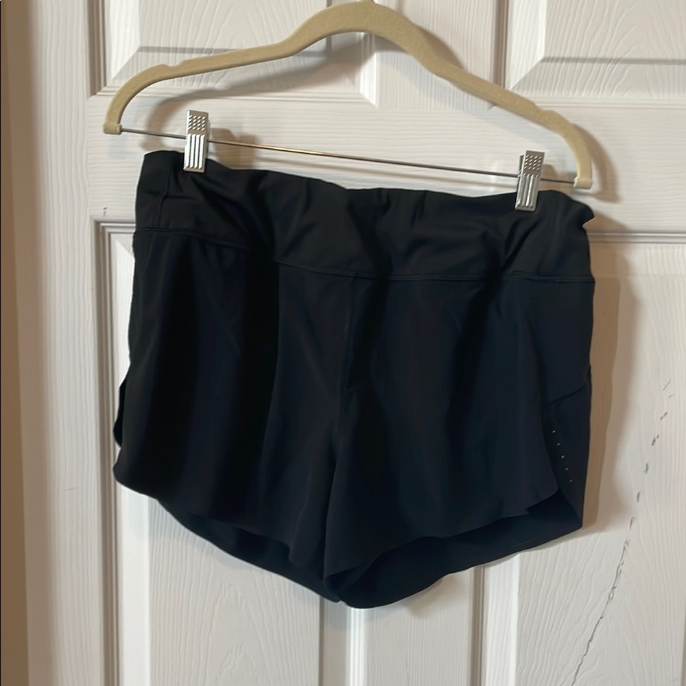 Athleta run with it 3.5 inch short, black, size large